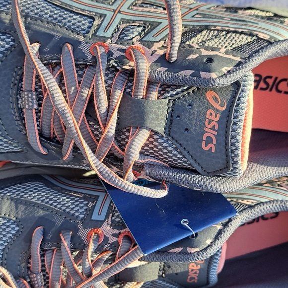 Women's Asics NWT Sneakers - Picture 3 of 6